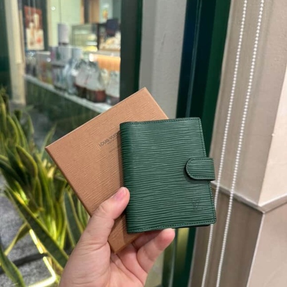 Louis Vuitton Green Epi phone book card holder **RARE** - Picture 5 of 16